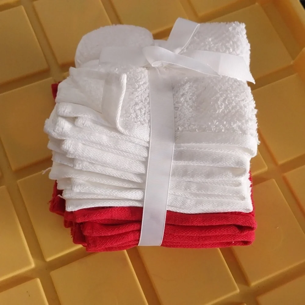Red & White Casual Collection Towels